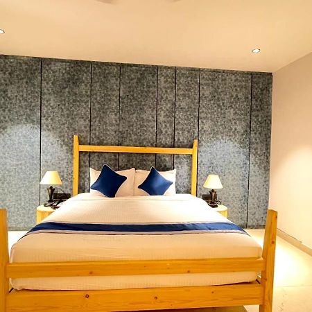 V Hotels And Resorts Chirala 외부 사진